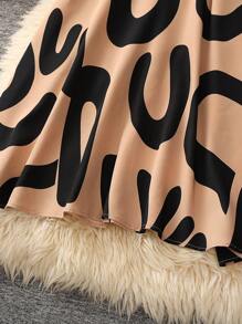 SHEIN Clasi Plus Size Women V-Neck Graphic Print Short Sleeve Casual Dress