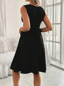 SHEIN 孕妇休闲纯色扭纹前无袖连衣裙