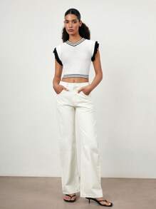 Maija Nuevo diseño de verano 2025 Blusa sin mangas de punto de diseño minimalista con empalmado blanco y negro, abertura calada, volante en el bajo, adecuada para playa, diario, fiesta informal, invitada de boda, festival de música, graduación