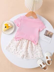 Bộ đồ liền thân tay ngắn cổ tròn bèo nhún và quần short họa tiết hoa nhỏ xinh cho bé gái, phong cách đồng quê giản dị, thích hợp cho các buổi đi chơi mùa hè - Hồng - Xem 2