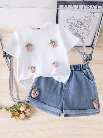 2 件装小女孩可爱草莓图案 T 恤和牛仔短裤套装，针织纯色圆领短袖上衣，小女孩休闲夏季日常服装