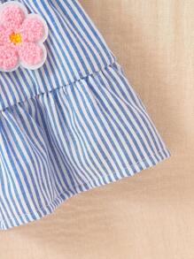 SHEIN Playful Pals 女婴休闲度假彩色条纹荷叶边吊带 3D 花卉装饰连衣裙，夏季