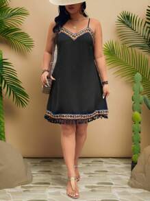 Breezaya 大码女式宽松直筒 V 领无袖拼布丝带和流苏肩带度假连衣裙 - 黑色 - 查看 4