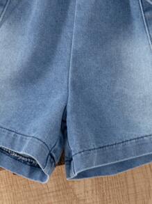 SHEIN Conjunto de 2 piezas para niñas jóvenes: Camiseta de manga corta con parche bordado de mariposa en denim y shorts cortos de denim con bolsillo
