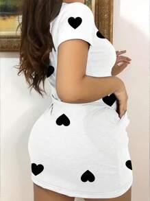 女士粉色爱心印花圆领短袖休闲连衣裙