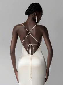 Elitara 优雅亮面缎面吊带裙，简约优雅的分段式修身鱼尾性感露背交叉绑带连衣裙，适合约会、海滩度假、单身生日派对、毕业返校季、婚礼等场合，也可作为百搭晚宴礼服、伴娘礼服、情人节礼服。 - 杏色 - 查看 4