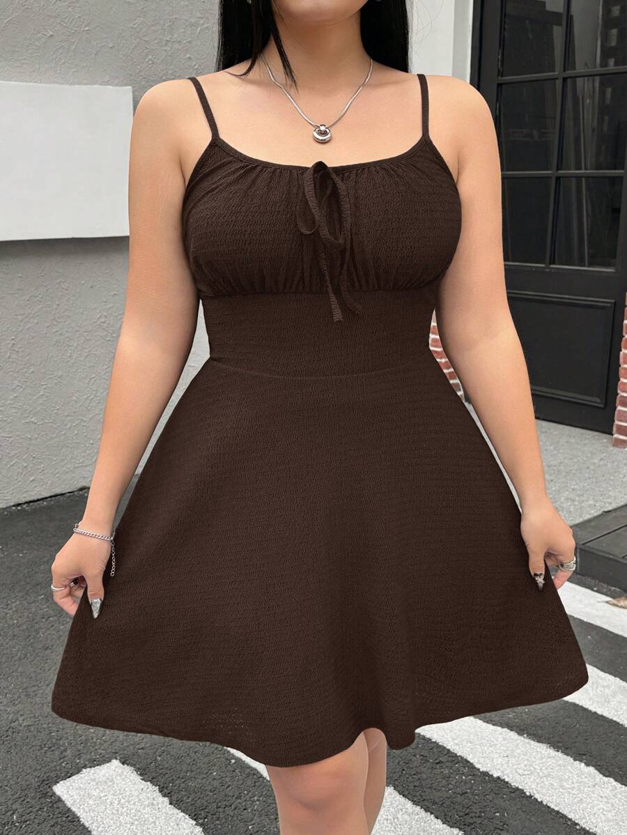 SHEIN EZwear 大码咖啡棕色褶皱胸围 A 字形连衣裙，高弹力，适合春夏季 - 咖啡棕 - 查看 1