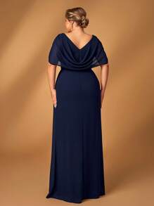 Serin Robe de mère de la mariée longue en ligne A drapée de luxe élégante de grande taille, marine, lourdement brodée
