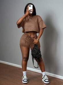 Slaydiva 2 Stücke/Set Damen lässiger Sport Streetwear Set aus Rundhals Kurzarm T-Shirt und Shorts, übergrößer Schneeflocken Stoff Sweatshirt Outfit, Sportanzug