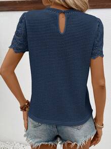 SHEIN Frenchy Camiseta holgada y casual de manga corta con bordado y efecto quemado en patchwork para mujer