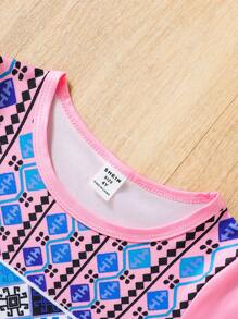 SHEIN Vestido con estampado geométrico rosa y azul para niñas, adecuado para uso casual diario