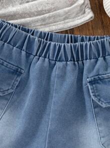 SHEIN Conjunto de 2 piezas para niñas jóvenes: Camiseta de manga corta con parche bordado de mariposa en denim y shorts cortos de denim con bolsillo