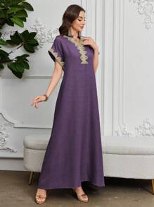 Al Najma Embroidered Neck Floral Cut-Out V-Neck Elegant Arabic Style Dress Kaftan Jalabiya Dress - Purple - View 5