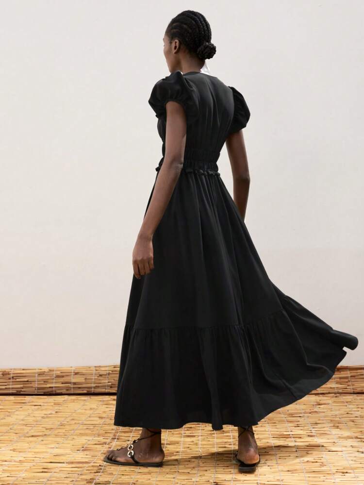 SHEIN Maija 2025年新作 ウエストゴム入りギャザー フリル パフスリーブ ビッグスウィングワンピース、ミュージックフェス ビーチリゾート デイリーカジュアル ロマンチック アーバンリゾート 、お出かけパーティー 結婚式ゲスト ヴィンテージ 卒業シーズン ブラックドレス ビーチバケーション ボヘミアンスタイル イビサリゾート ウェア サマードパミンスタイルバケーションアウトフィット、インス同系統 リゾートスタイル 異国的なムードの地方ミュージックフェスウエスタンウェア