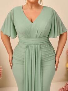 SHEIN Belle Plus Size Elegant Minimalist Romantic Light Green Ruffle Sleeve V-Neck Split Pleated Long Bridesmaid Dress - Green - View 2