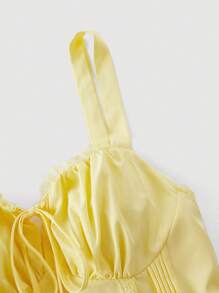 SHEIN MOD 黄色前胸罩杯蕾丝拼接露背细肩带短款连衣裙 - 黃色 - 查看 3