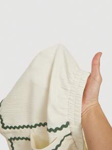 SHEIN MOD Wavy Pattern Floral Print Contrast Webbing Shorts, Vacation Wear,Summer/ Summer Outfits For Women,Vacation,Western,Boho,Graphic Shorts,Cottagecore,Brunch Outfits For Women,Tropical Vacation Woman Clothes