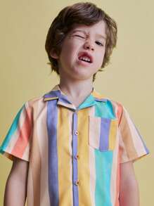 SHEIN 2pcs Young Boys' Colorful Striped Chest Pocket Short Sleeve Button-Up Shirt And Relaxed Fit Striped Elastic Waist Shorts Set, Perfect For Holiday Style