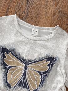 SHEIN Conjunto de 2 piezas para niñas jóvenes: Camiseta de manga corta con parche bordado de mariposa en denim y shorts cortos de denim con bolsillo