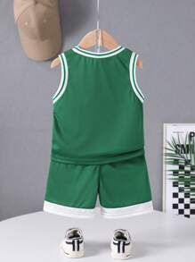 Bộ đồ 2 món cho bé trai, gồm áo in họa tiết với chất liệu dệt kim thể thao và quần short thể thao. Bộ đồ này phù hợp cho mùa hè và là lựa chọn đa năng cho nhiều dịp khác nhau, bao gồm thể thao, kỳ nghỉ, dã ngoại, tiệc tùng, đi học (nếu phù hợp với trẻ sơ sinh) và các hoạt động hàng ngày tại nhà. Đây là bộ trang phục cơ bản, đa dụng trong tủ quần áo mùa hè của bé trai. - xanh quân đội - Xem 2