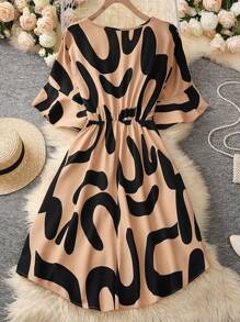 SHEIN Clasi Plus Size Women V-Neck Graphic Print Short Sleeve Casual Dress