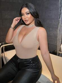 Flirla 女士性感休闲 V 领吊带紧身衣，百搭且贴身