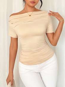 Calvaya Camiseta ajustada con manga corta, cuello asimétrico y fruncido en unicolor para mujer