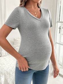 SHEIN V 领孕妇短袖褶皱休闲 T 恤，带纽扣细节 - 灰色 - 查看 5