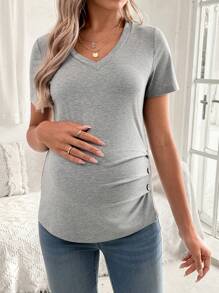 SHEIN V 领孕妇短袖褶皱休闲 T 恤，带纽扣细节 - 灰色 - 查看 3