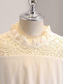 Elegant Fashion Tween Girls' V-Neck Short Sleeve Hollow Embroidered Floral Trim Waisted Mid-Length Dress With Matching Belt, Suitable For Wedding Flower Girl - Blue - View 4