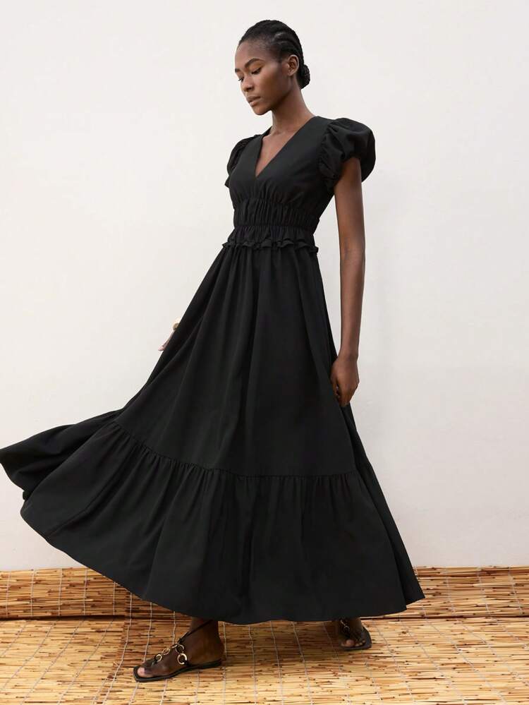 SHEIN Maija 2025年新作 ウエストゴム入りギャザー フリル パフスリーブ ビッグスウィングワンピース、ミュージックフェス ビーチリゾート デイリーカジュアル ロマンチック アーバンリゾート 、お出かけパーティー 結婚式ゲスト ヴィンテージ 卒業シーズン ブラックドレス ビーチバケーション ボヘミアンスタイル イビサリゾート ウェア サマードパミンスタイルバケーションアウトフィット、インス同系統 リゾートスタイル 異国的なムードの地方ミュージックフェスウエスタンウェア