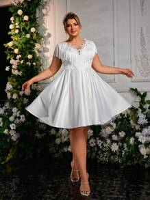 Glamrae Plus Size Elegant Romantic White Collar Floral Applique Fringe Hem Satin Long Dress, Bridal Gift Formal Gown, Wedding Dress, Little White Dress, Bride - White - View 5