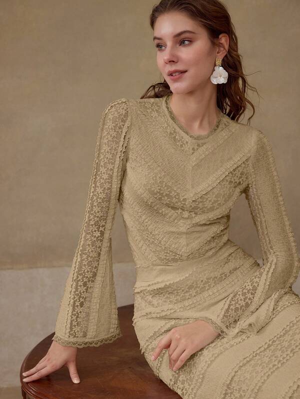 MOTF PREMIUM CONTRAST LACE FLARE SLEEVE T-SHIRT