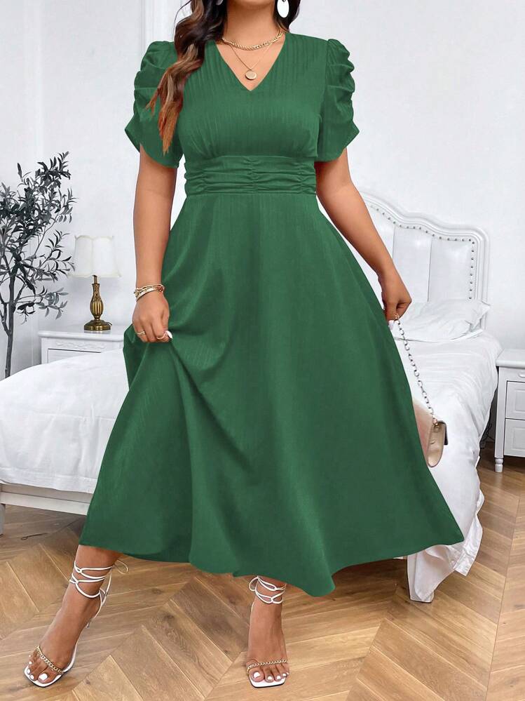 SHEIN Belle Plus Size Women's Summer Solid Color V-Neck Short