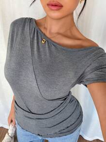 Chiquease Camiseta fruncida con hombro asimétrico de unicolor para mujer, de estilo minimalista, apropiada para el verano