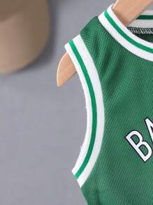 Bộ đồ 2 món cho bé trai, gồm áo in họa tiết với chất liệu dệt kim thể thao và quần short thể thao. Bộ đồ này phù hợp cho mùa hè và là lựa chọn đa năng cho nhiều dịp khác nhau, bao gồm thể thao, kỳ nghỉ, dã ngoại, tiệc tùng, đi học (nếu phù hợp với trẻ sơ sinh) và các hoạt động hàng ngày tại nhà. Đây là bộ trang phục cơ bản, đa dụng trong tủ quần áo mùa hè của bé trai. - xanh quân đội - Xem 7