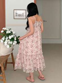 DAZY Vestido de tirantes con volantes y estampado floral delicado por toda la prenda, estilo romántico para mujeres