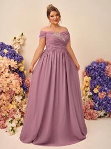 SHEIN Belle 大码优雅浪漫粉色露肩荷叶边 A 字形雪纺长款伴娘礼服 - 粉色 - 查看 1