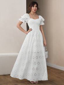 CLARA VERO Robe maxi blanche élégante avec manches ballons, broderie œillet