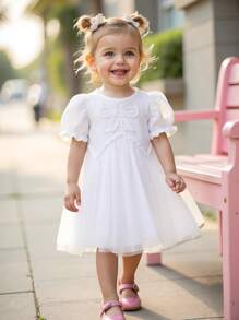 女婴蝴蝶图案网眼拼布短袖连衣裙