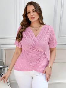 SHEIN Clasi Blouse cache-cœur élégante de grande taille avec bordure en dentelle, pour femmes. Convient pour les vacances, l'été, les tenues de bureau décontractées, les sorties, le bureau, le printemps, les festivals, le style "old money", avec manches courtes. Élégante, modeste, décontractée, pour le printemps break. Idéale pour le port élégant quotidien. - Vieux Rose - Voir 8