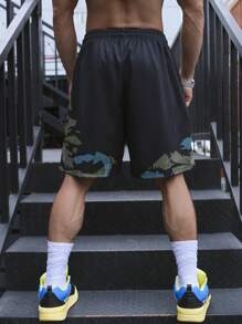 Manfinity Sport Corelite Boyfriend Style Men Camo Print Drawstring Waist Sports Shorts Gym Shorts Jogger Shorts Sweat Pants Black Shorts - Black - View 2