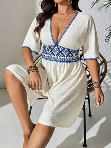 SHEIN Clasi Plus Size Deep V-Neck Patchwork Floral Trim Raglan Sleeve Bell Bottom Jumpsuit With Embroidered Detail - Apricot - View 6