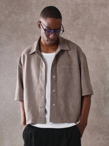 SUMWON Oversized Kurzarmhemd aus Wildleder mit Applikations-Nummern Design, lässiger urbaner Streetwear Stil, perfekt für Frühling Sommer Herbst