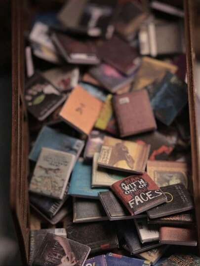 15PCS/30PCS/50PCS/100PCS/200PCS 款式随机，可爱微型逼真小说书模型套装，客厅装饰生日礼物