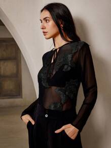 SHEIN Privé 女士系带领长袖优雅知性刺绣网眼衬衫 - 黑色 - 查看 5