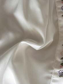 Vintaside Kids 女宝宝韩版时尚彼得潘领刺绣短袖上衣搭配荷叶边休闲短裤套装，适合居家、度假、与朋友外出 - 白色 - 查看 9