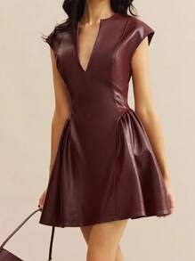 SHEIN Essnce 女士无袖纯色 V 领迷你连衣裙 - 紅色 - 查看 5