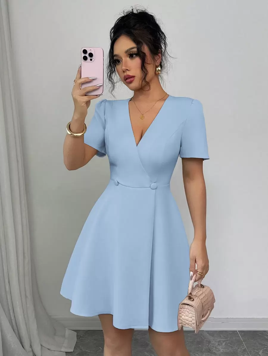 Elenzga 女士优雅法式纯色交叉 V 领双排扣装饰 A 字 X 形短袖迷你连衣裙，适合通勤、春夏季