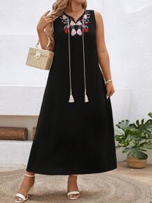 SHEIN Clasi 大码女式优雅刺绣 V 领连衣裙 - 黑色 - 查看 4